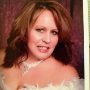 Meet your Posher, Debbie